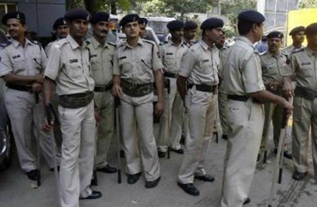 लखनऊ में भी बिगड़ा माहौल