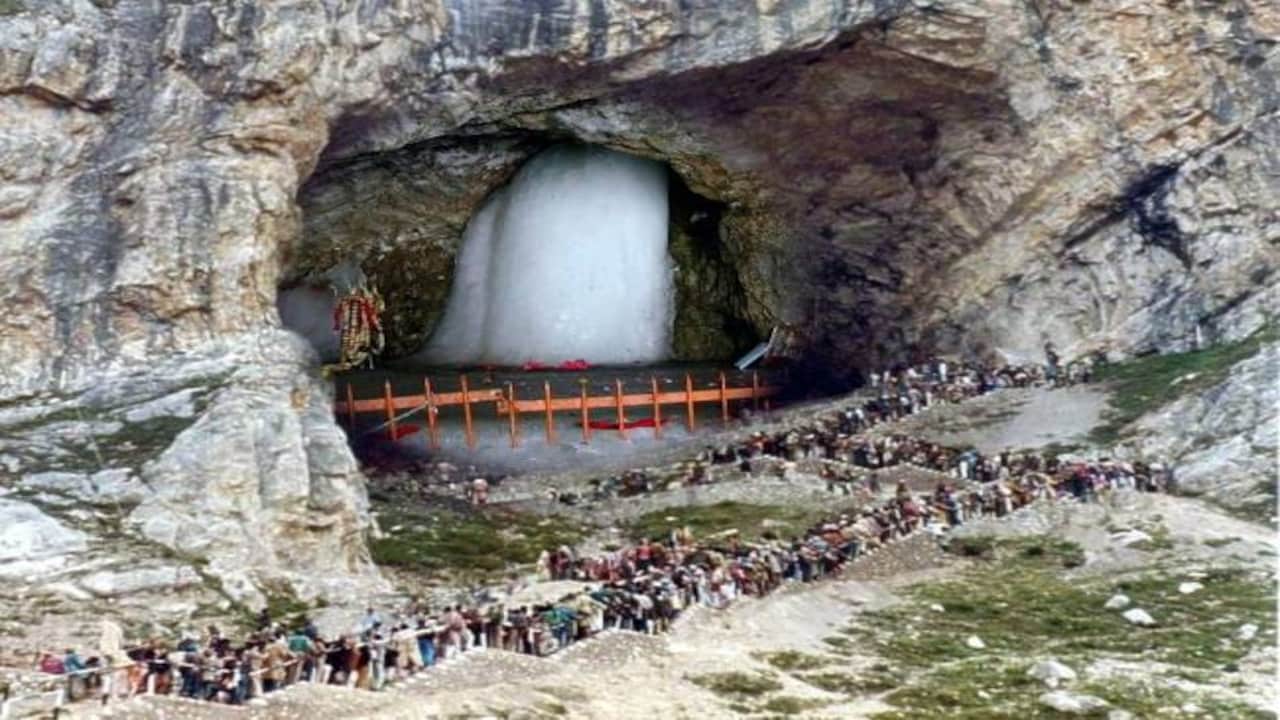 जानें, क्यों की जाती है अमरनाथ यात्रा? - importance of amarnath yatra - AajTak