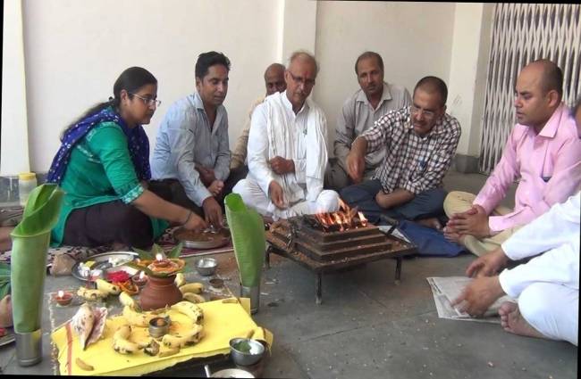 आईपीएस अमिताभ ने मुलायम के लिए किया बुद्धि-शुद्धि हवन