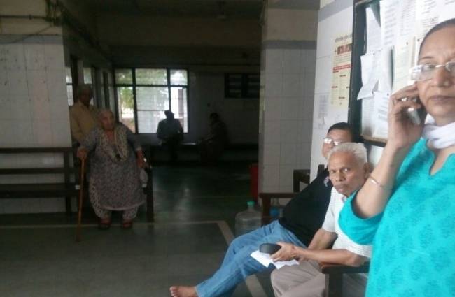 दिल्ली के कई इलाकों में बिजली नहीं