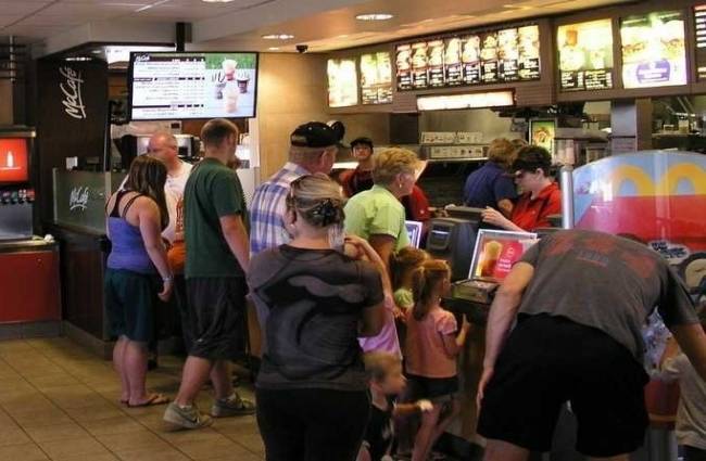 मुस्लिम महिला कर्मचारियों को पहनने होंगे पूरी बाजू वाले कपड़े