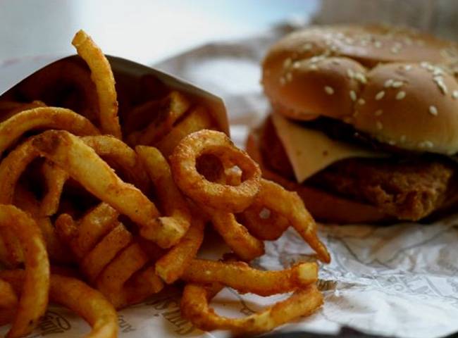 जंक फूड्स पर लगा टैक्स