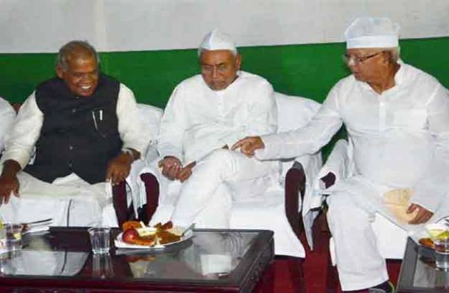 लालू की इफ्तार पार्टी में नीतीश-मांझी