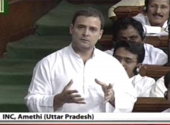 लोकसभा में बोलते राहुल गांधी