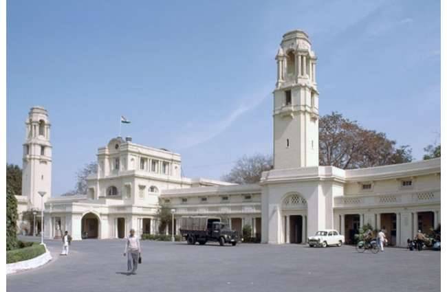 सूर्यदेवरा प्रसार भारती में न्यूज रीडर कम ट्रांसलेटर हैं