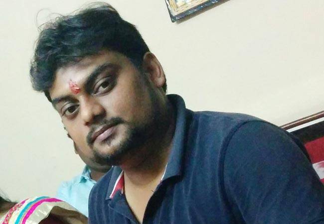 छात्र का शव उसके घर से नग्न अवस्था में हुआ बरामद