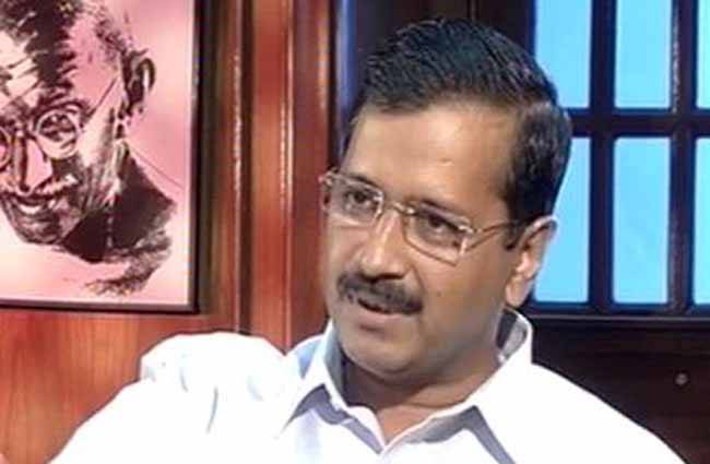 केजरीवाल सरकार पर शराब के लाइसेंस धड़ल्ले से बांटने के आरोप