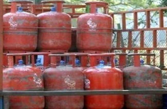 अब घरेलू गैस सिलेंडर दिल्ली में 423.09 रुपये में मिलेगा