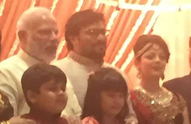 शादी में पीएम मोदी भी पहुंचे