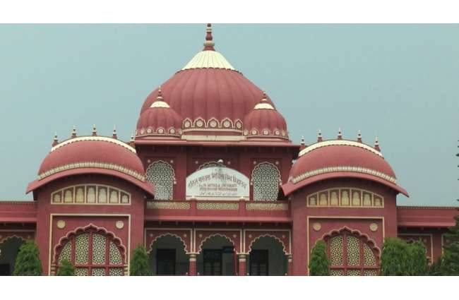 लगभग 500 छात्र-छात्राओं ने अपने रिजल्ट को लेकर श‍िकायत दर्ज कराई है