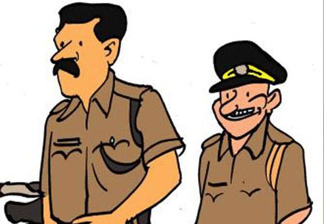 पुलिस का सारा काम सड़क पर ही हो रहा है