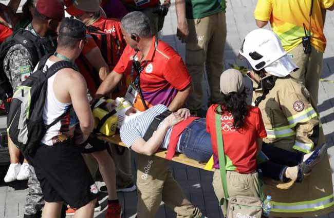 घायलों को फौरन इलाज के लिए ले जाया गया