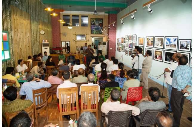 कायनात देश-विदेश में घूम चुकी हैं