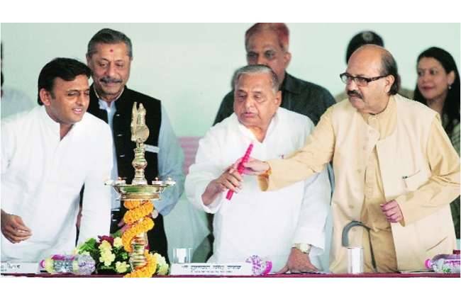 अखिलेश यादव, मुलायम सिंह और अमर सिंह