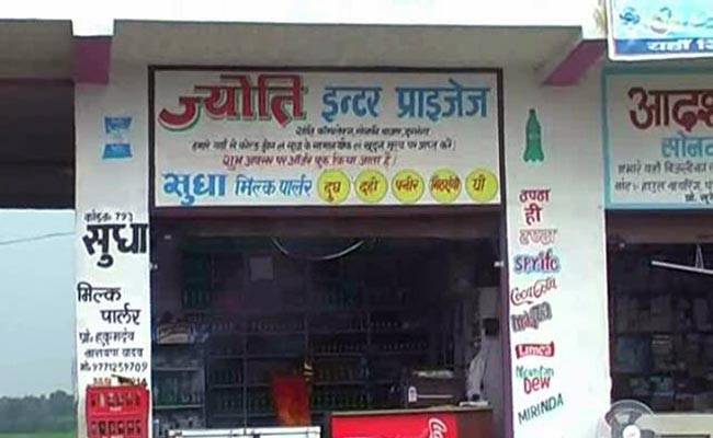 बिहार के दरभंगा में मिल्क पार्लर पर बिक रही है शराब