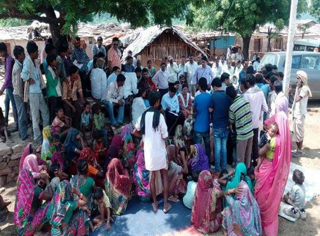 चौपाल पर सजी महफिल