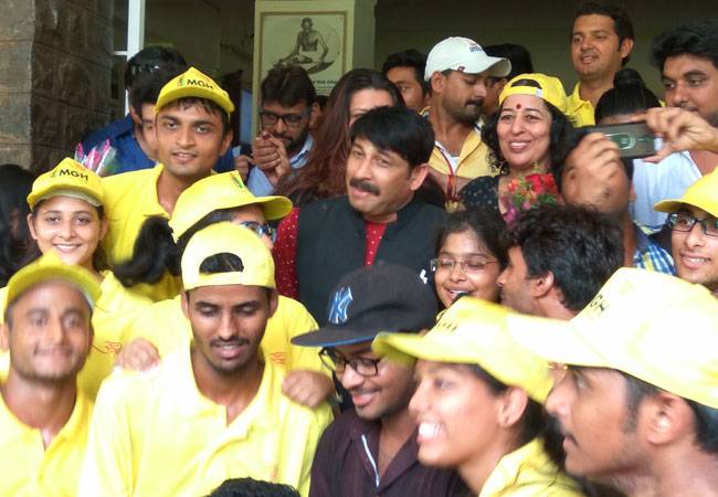 उड़ान उत्‍सव में शामिल हुए मनोज तिवारी