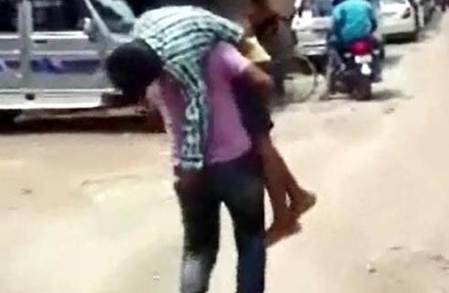 अंश ने पिता के कंधे पर तोड़ा था दम