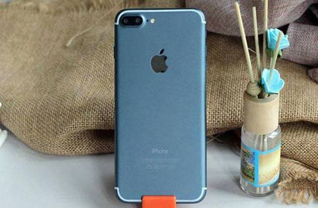 आईफोन की कथित लीक्ड फोटो