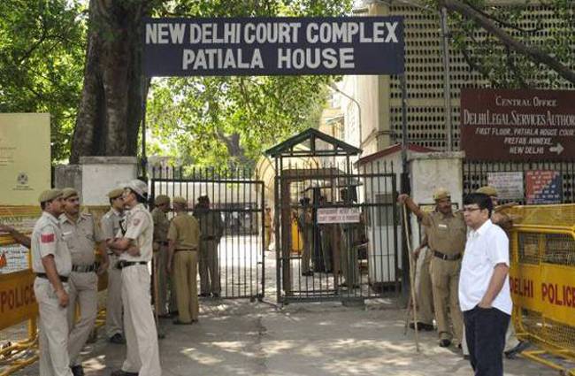 पूर्व मेजर जनरल की पत्नी मृदुला कपूर को कोर्ट ने बरी कर दिया