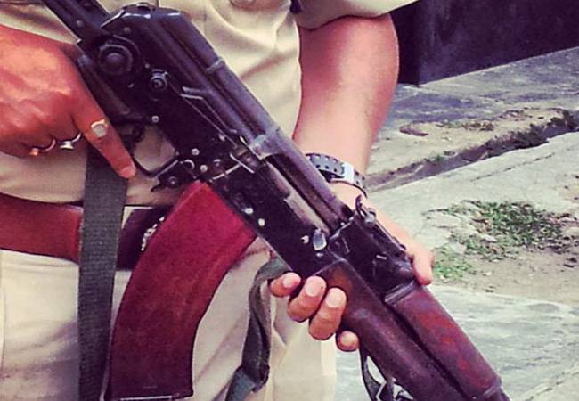 रेप के बाद झाड़ियों में फेंकी गई मासूम