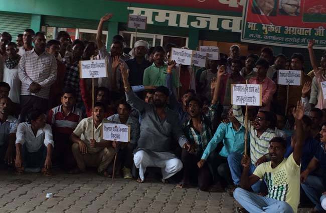 शिवपाल यादव के समर्थन में कई जगह प्रदर्शन