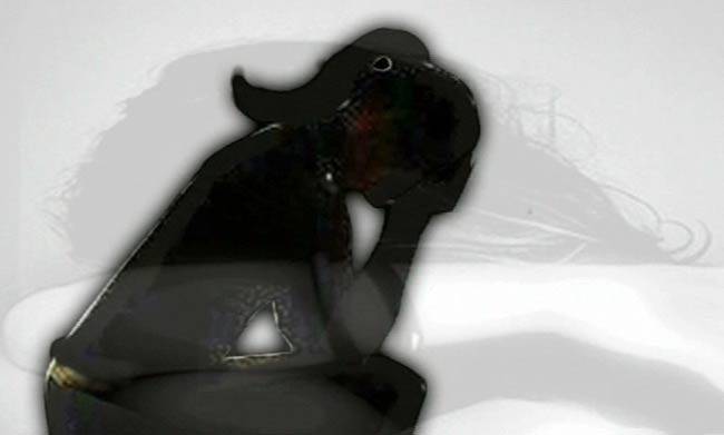 पुलिस ने युवती के घरवालों से सर्म्पक करने की कोशिश कर रही है