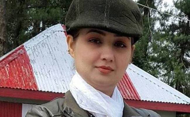 पाकिस्‍तानी एं‍कर सना फैसल