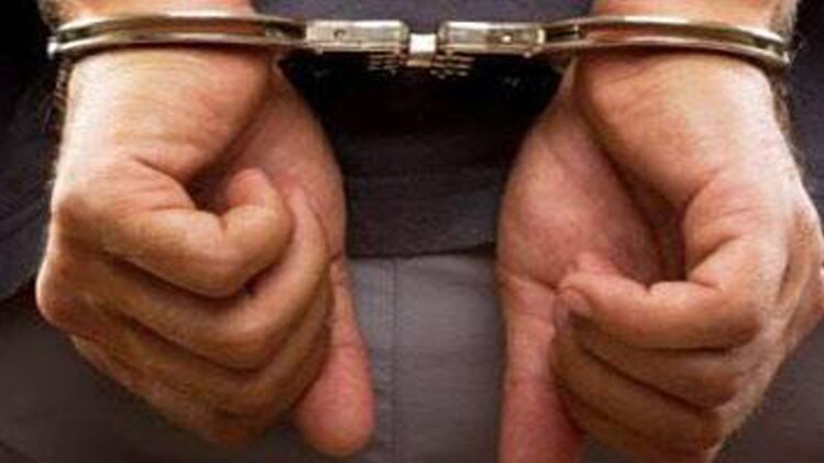 आरोपी ऐलेक्स कई बड़े लोगों को लग्जरी कारें बेच चुका है