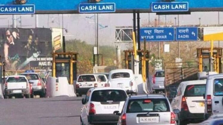 फैसले पर रोक लगाने की मांग