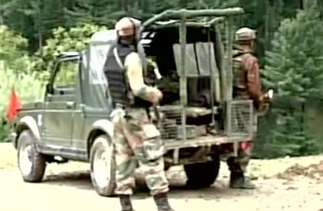 गांव में छिपे थे आतंकी