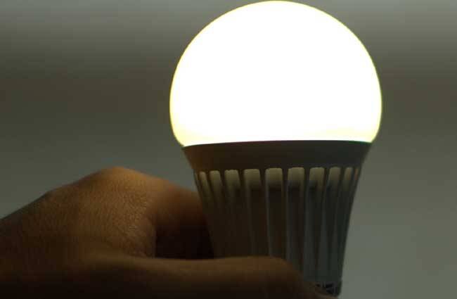 एक लाख बल्ब का लॉट