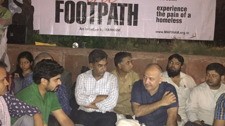 'फील द फुटपाथ' कार्यक्रम में शामिल हुए मनीष सिसोदिया