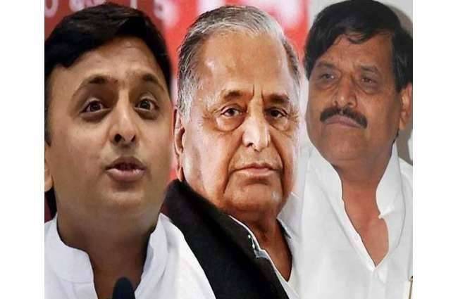 यादव परिवार में चल रहा है झगड़ा