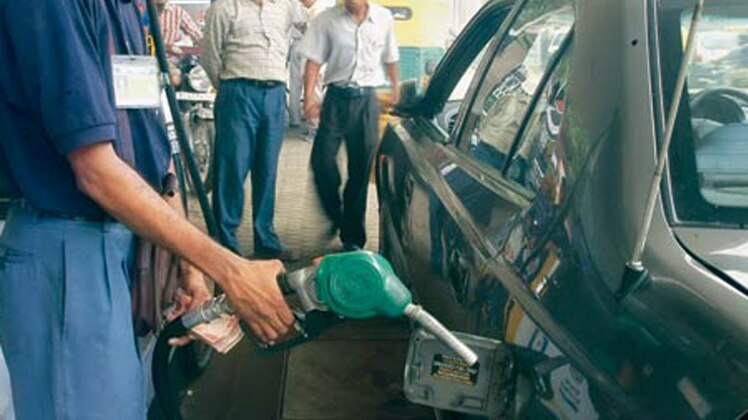डीलर कमीशन बढ़ने से पेट्रोल-डीजल महंगा हुआ 