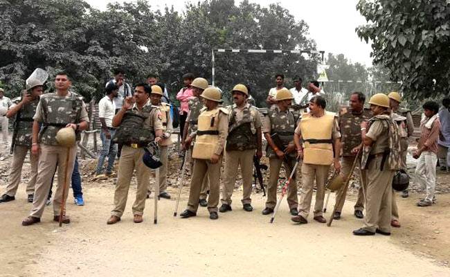 ग्रेटर नोएडा के बिसहड़ा में तनाव