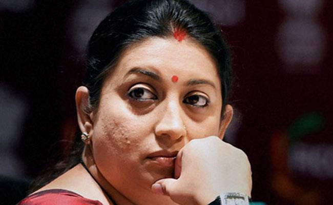 केंद्रीय कपड़ा मंत्री स्मृति ईरानी