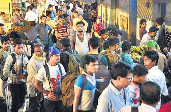 स्टेशनों पर खोले जाएंगे अतिरिक्त टिकट काउंटर