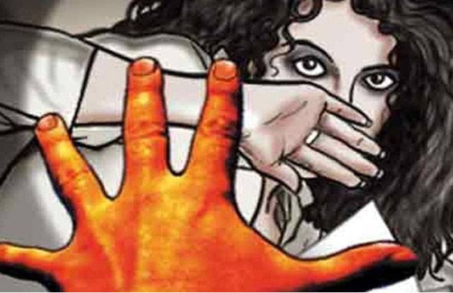 12वीं की छात्रा के साथ गैंगरेप