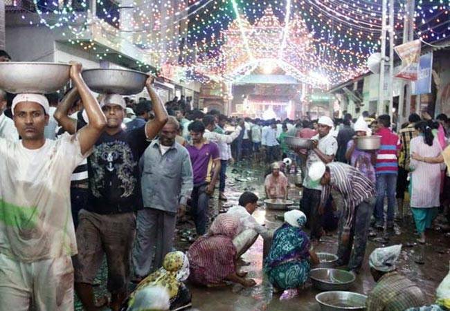माता की पल्ली पर शुद्ध घी से अभिषेक