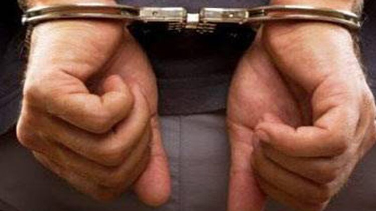 पुलिस ने आरोपी शिक्षक को गिरफ्तार कर लिया है