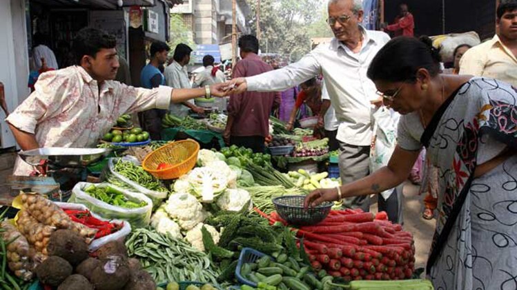 दिल्ली में आधे हुए सब्जी के दाम