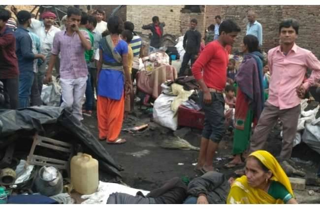 आग से झुग्गियां हुई खाक
