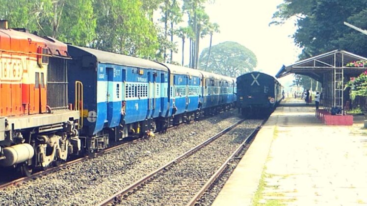 ट्रेनों की आवाजाही पर असर