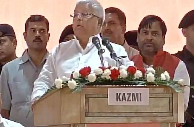 समारोह में बोलते लालू प्रसाद यादव