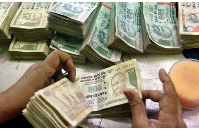 सांसद भी लाइन में खड़े थे