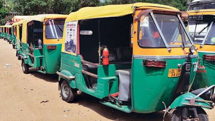 कैश में किराया देने से बच रही हैं सवारियां