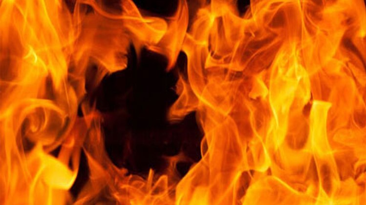 महज 500 रुपये के लिए पत्नी और बच्चों को किया आग के हवाले