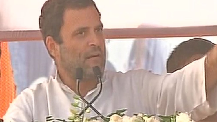 जौनपुर में रैली को संबोधित करते राहुल गांधी