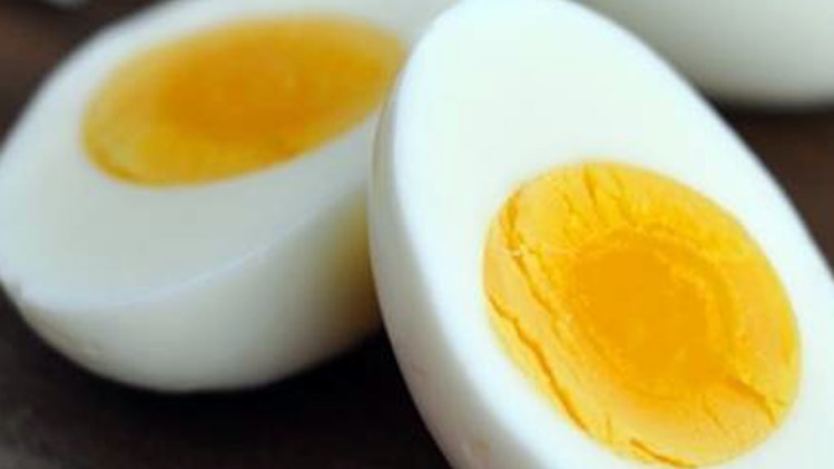 सेहत के लिए अंडे खाने की सलाह दी जाती है 
